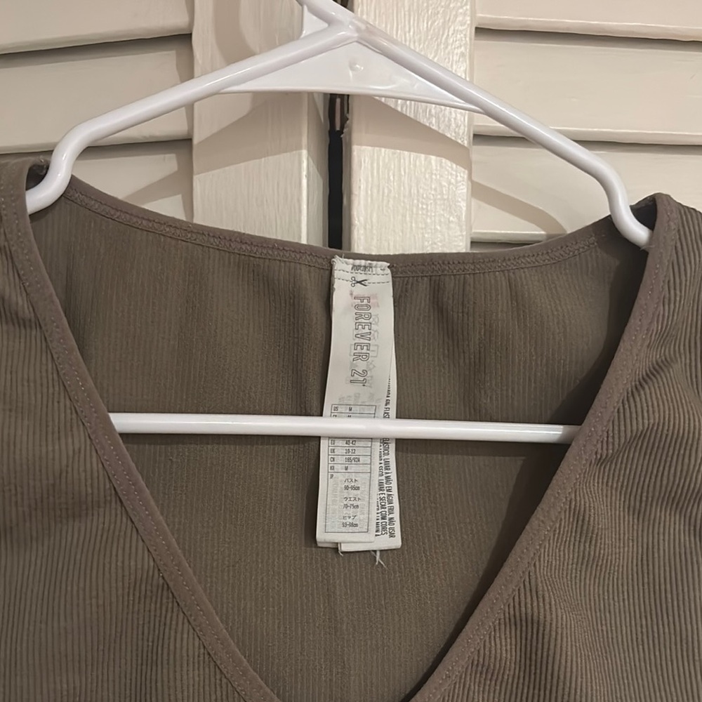 Olive Green Sleeveless Crop Top - Picture 3 of 8